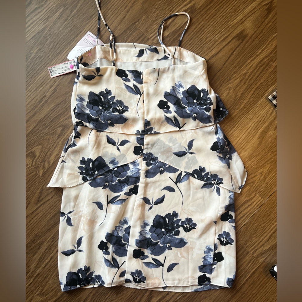 Dress - Picture 2 of 4